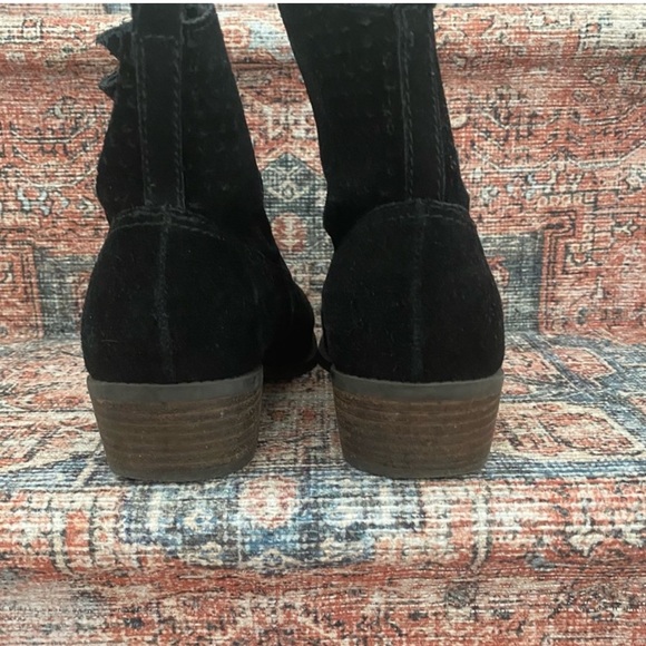 AE Suede bootie laser cut detail 8 - Picture 4 of 6